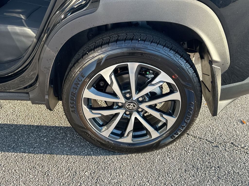 Used 2025 Toyota Corolla Cross XLE image 23