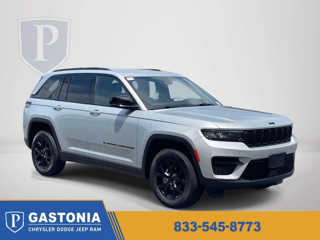 Used 2025 Jeep Grand Cherokee Altitude AWD/4WD image 1