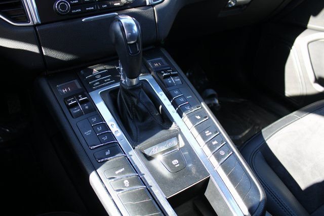 Used 2018 Porsche Macan Sport Edition image 23