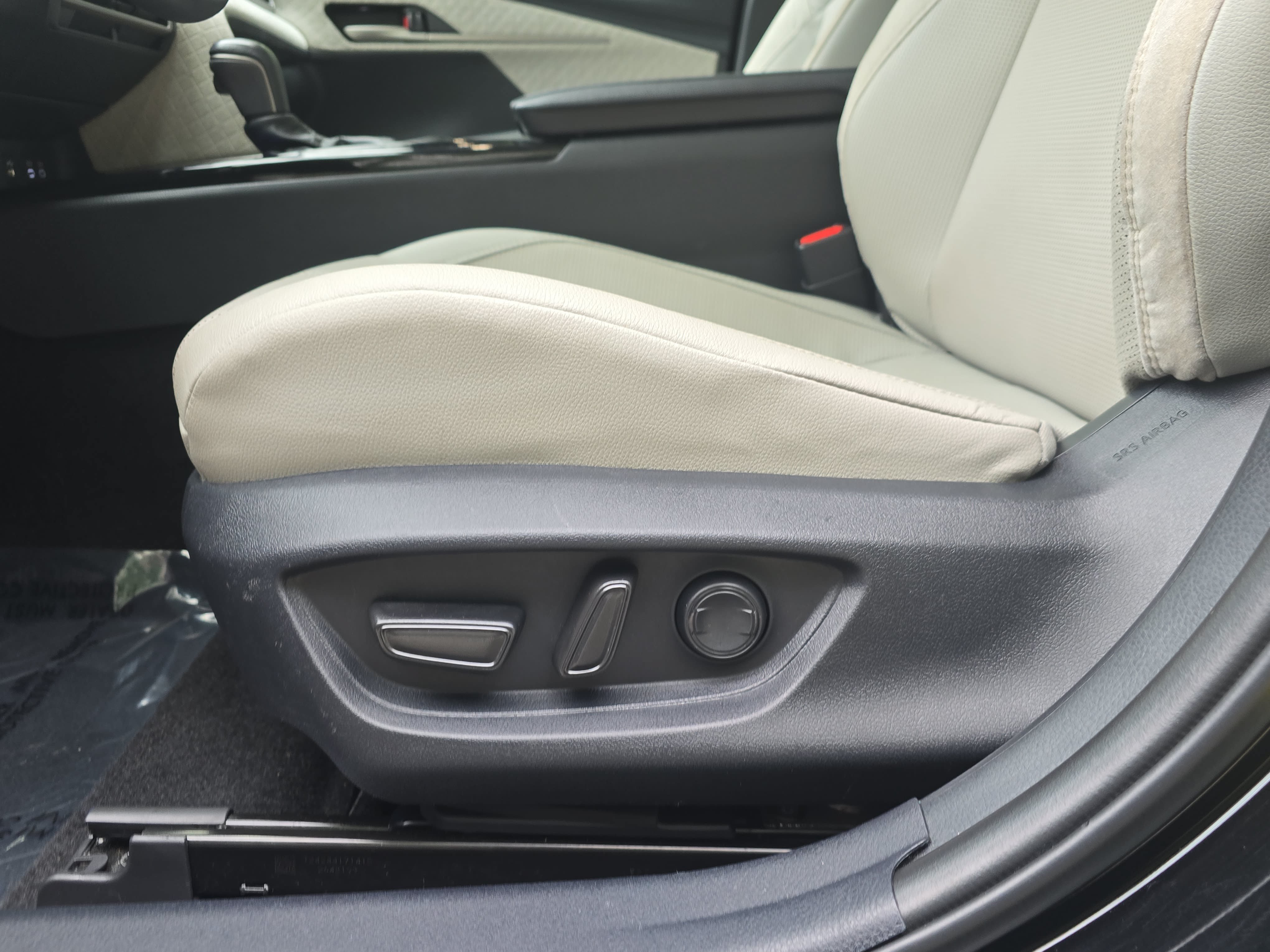 Used 2025 Toyota Camry XLE FWD image 26