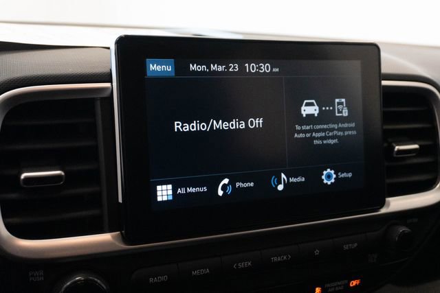 Used 2025 Hyundai Venue SE image 4