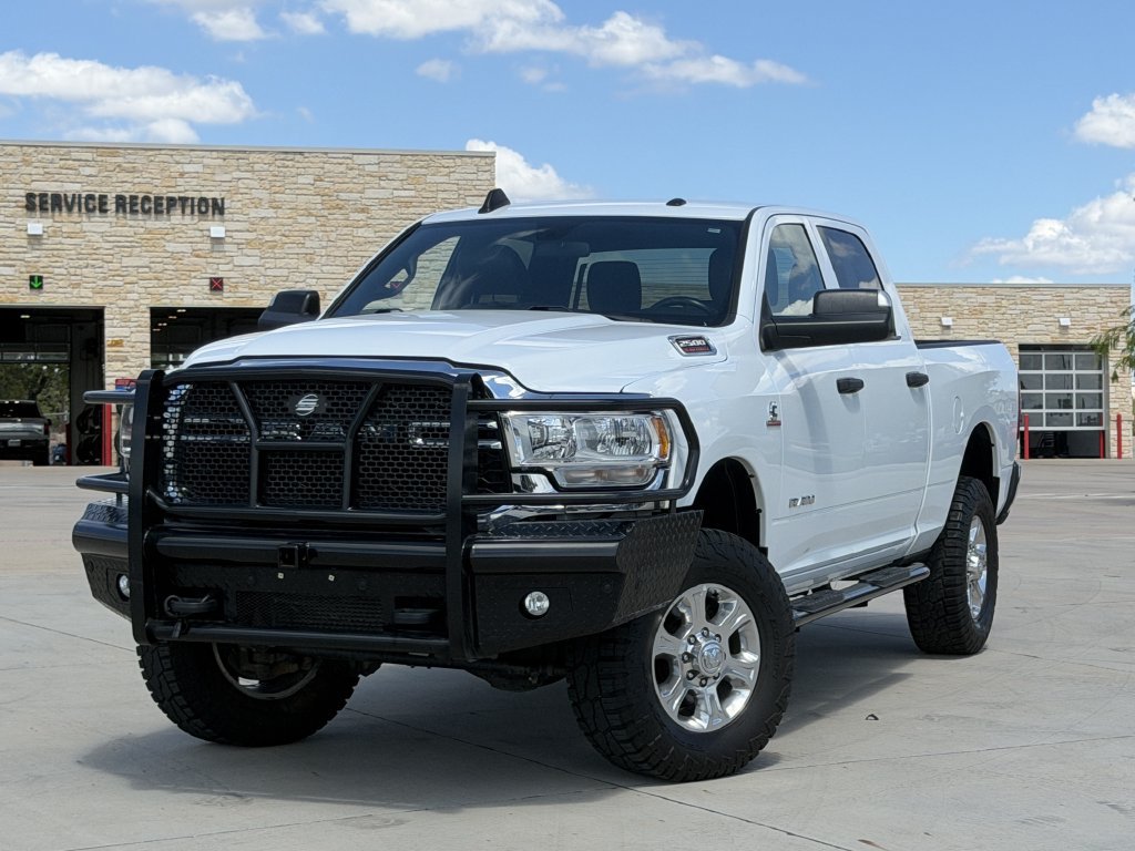 Used 2022 RAM 2500 Tradesman w/ Chrome Appearance Group AWD/4WD image 2