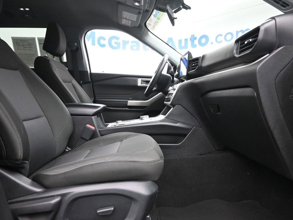 Used 2023 Ford Explorer XLT image 7