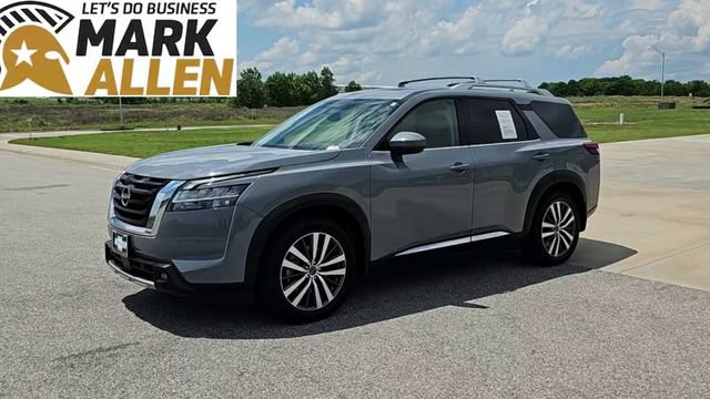 Used 2022 Nissan Pathfinder Platinum w/ Cargo Package AWD/4WD image 4