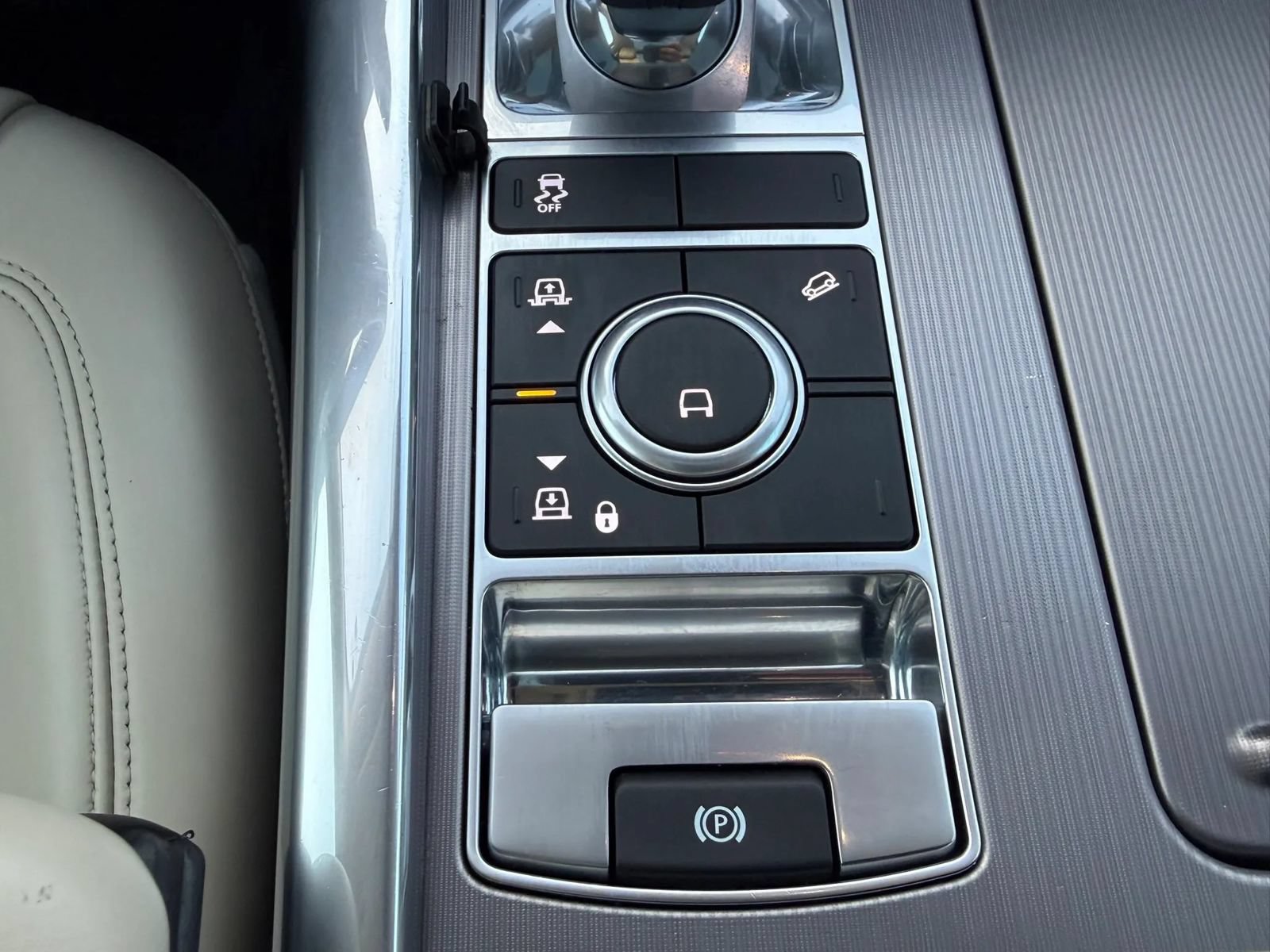 Used 2020 Land Rover Range Rover Sport HSE AWD/4WD image 16