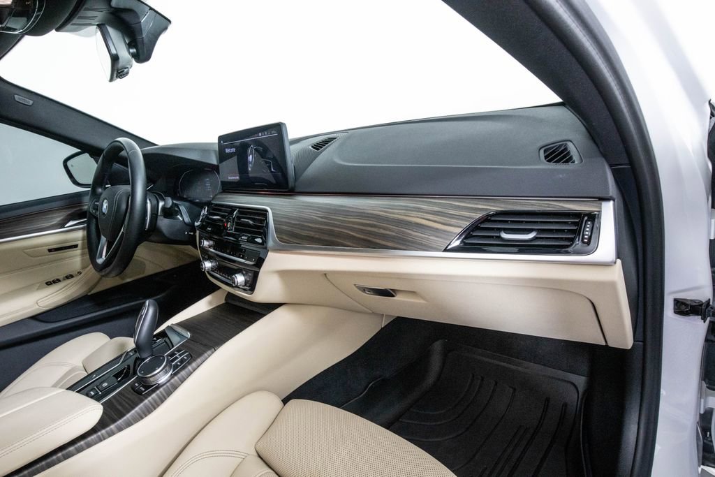 Used 2023 BMW 530i w/ Convenience Package RWD image 18