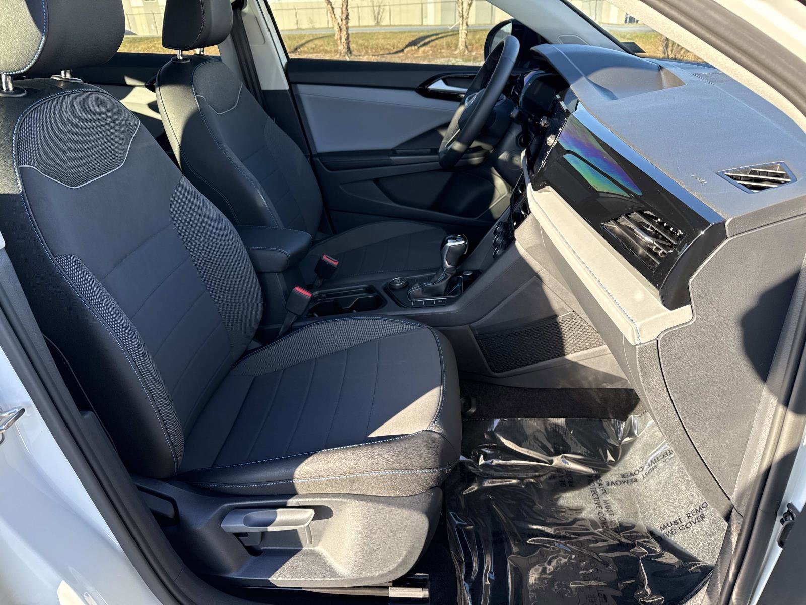 Used 2024 Volkswagen Taos SE image 19