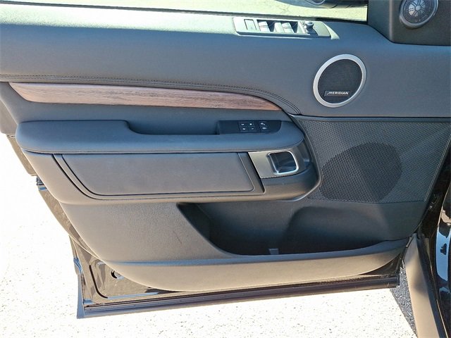 Used 2020 Land Rover Discovery HSE image 9