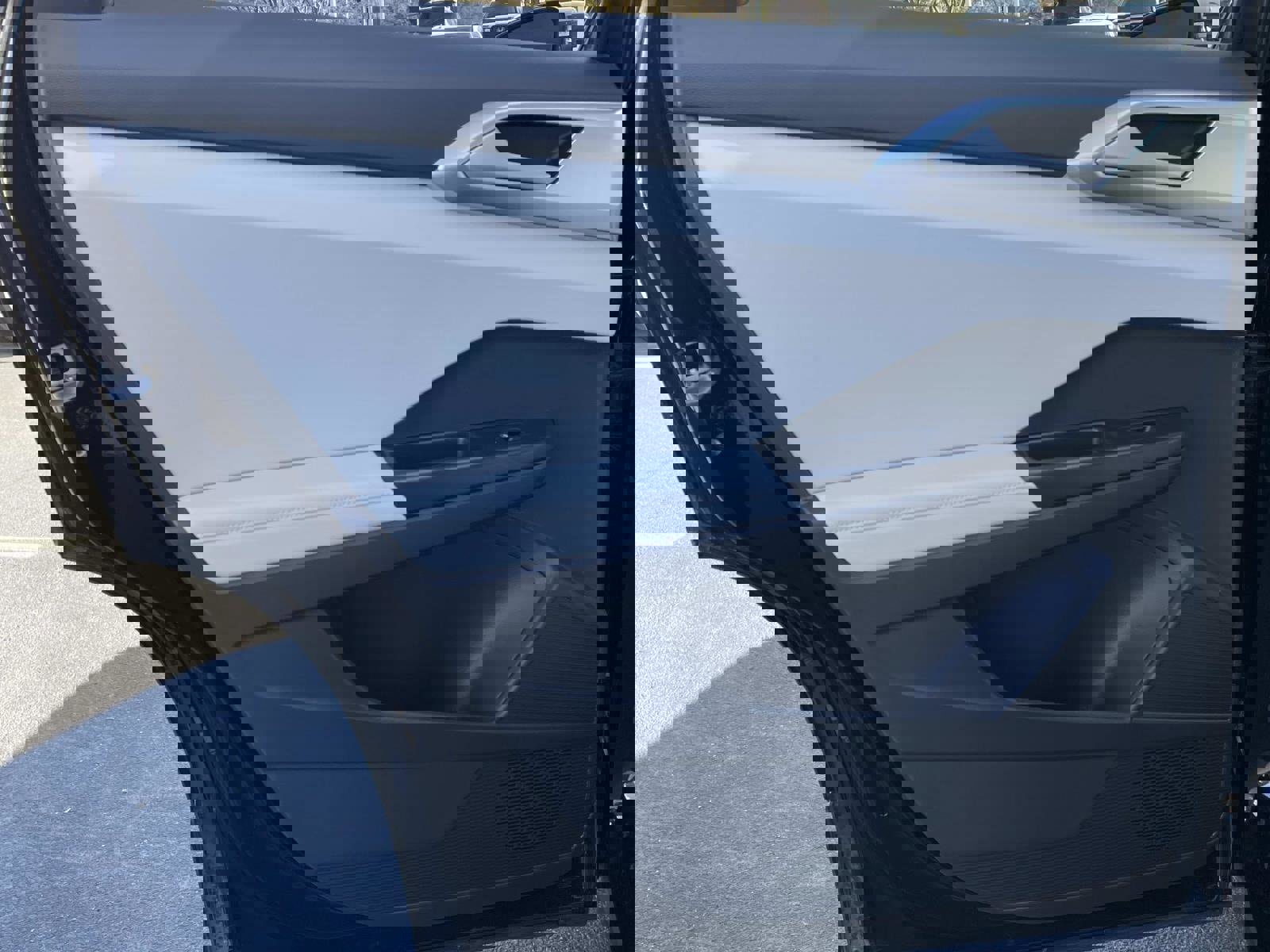 Certified 2025 Volkswagen Taos SE w/ Black Wheel Package FWD image 11