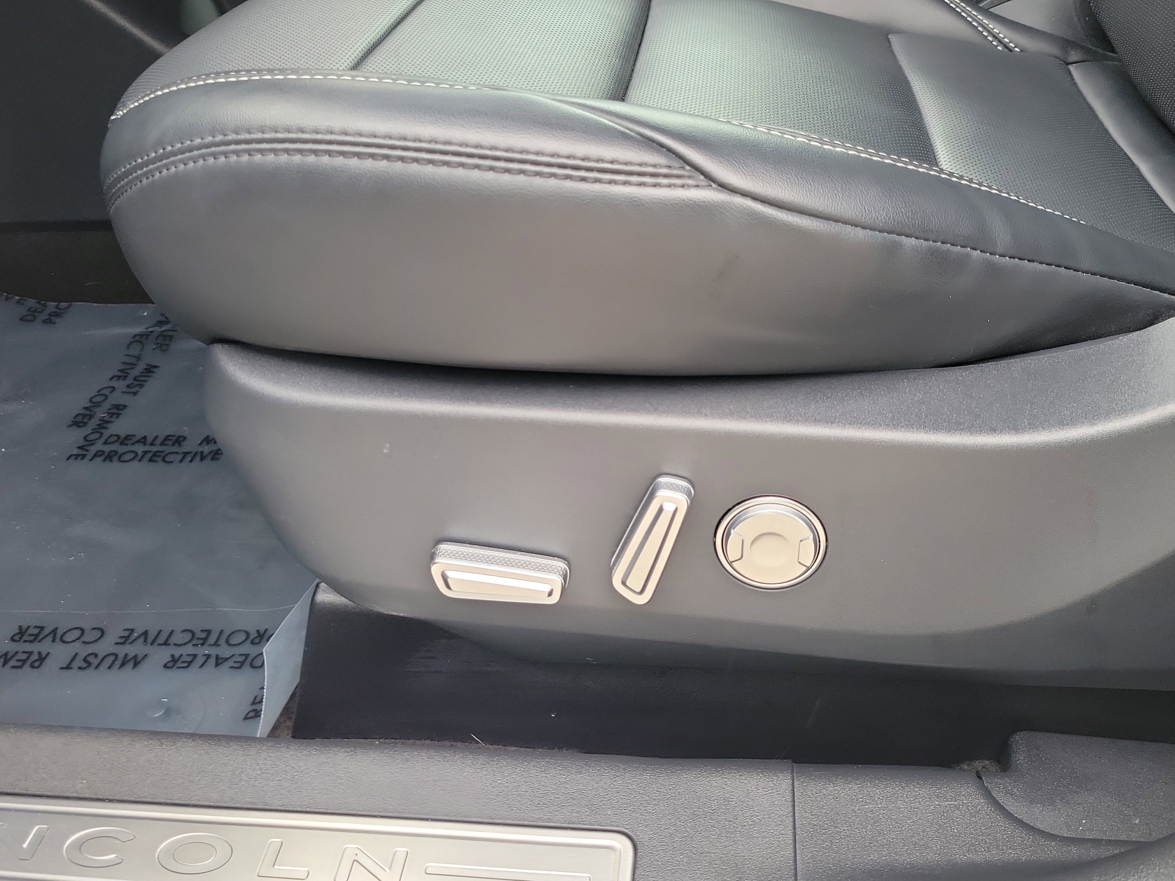 Used 2024 Lincoln Nautilus Premier image 13