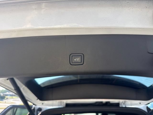 Used 2023 Chevrolet Traverse LT FWD image 30
