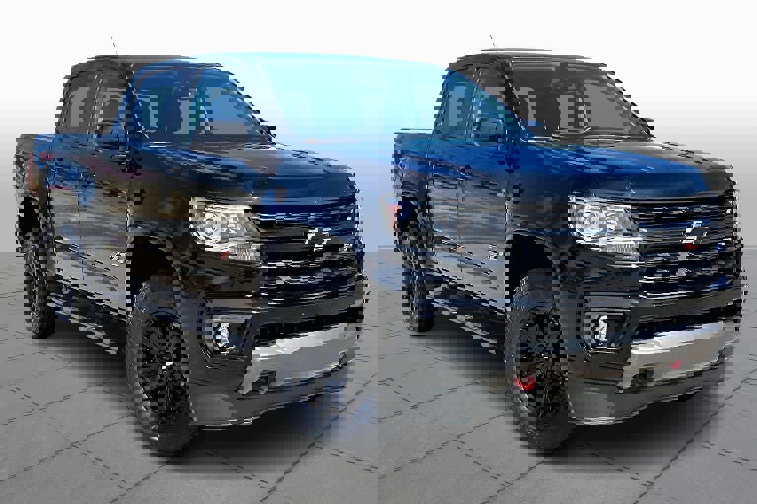 Used 2021 Chevrolet Colorado Z71 w/ Z71 Midnight Edition image 2