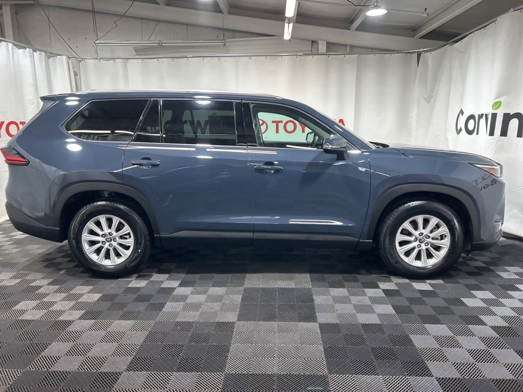 Used 2025 Toyota Grand Highlander AWD image 11