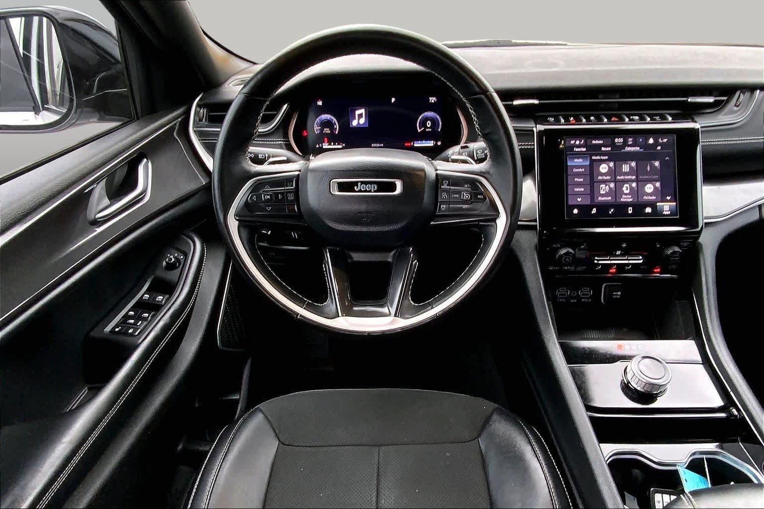 Used 2022 Jeep Grand Cherokee Altitude AWD/4WD image 9