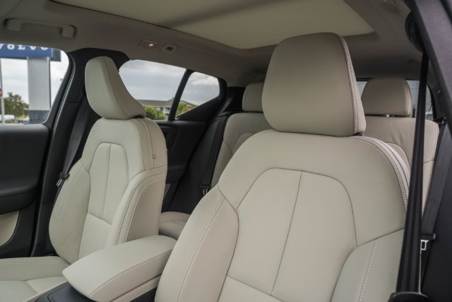 New 2026 Volvo XC40 B5 Ultra w/ Climate Package AWD/4WD image 38