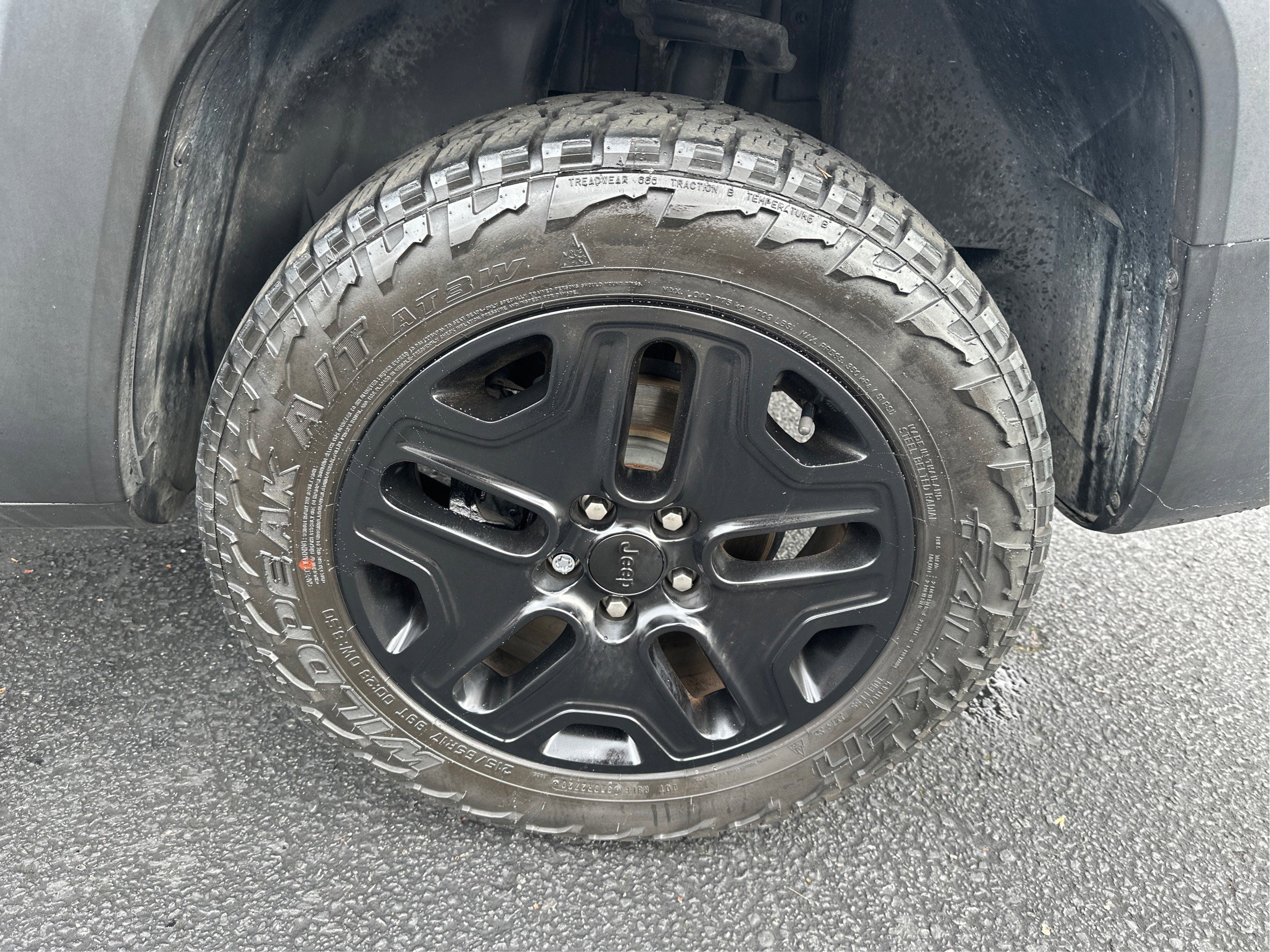 Used 2018 Jeep Renegade Trailhawk w/ Popular Equipment Group AWD/4WD image 29