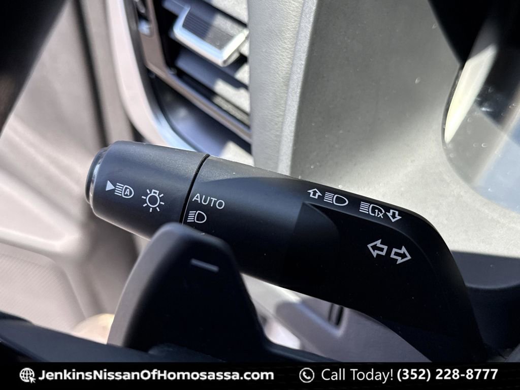 Certified 2022 Nissan Rogue SV FWD image 34