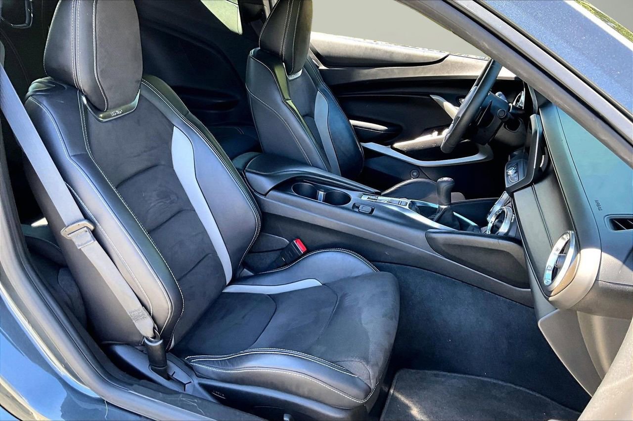 Used 2018 Chevrolet Camaro SS RWD image 21