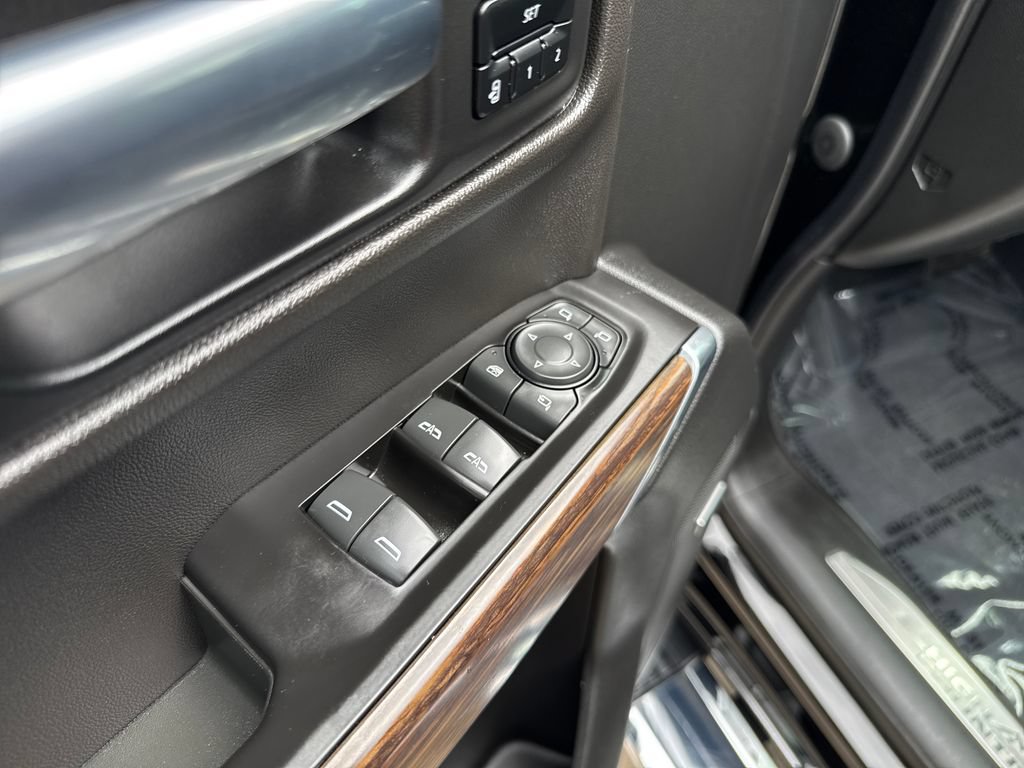 Used 2020 Chevrolet Silverado 1500 High Country w/ Technology Package AWD/4WD image 11