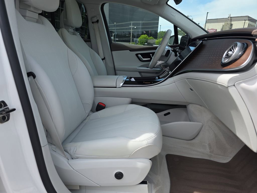Used 2024 Mercedes-Benz EQE 350+ SUV image 16