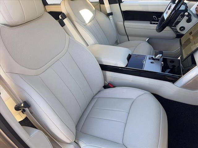New 2025 Land Rover Range Rover SE image 10