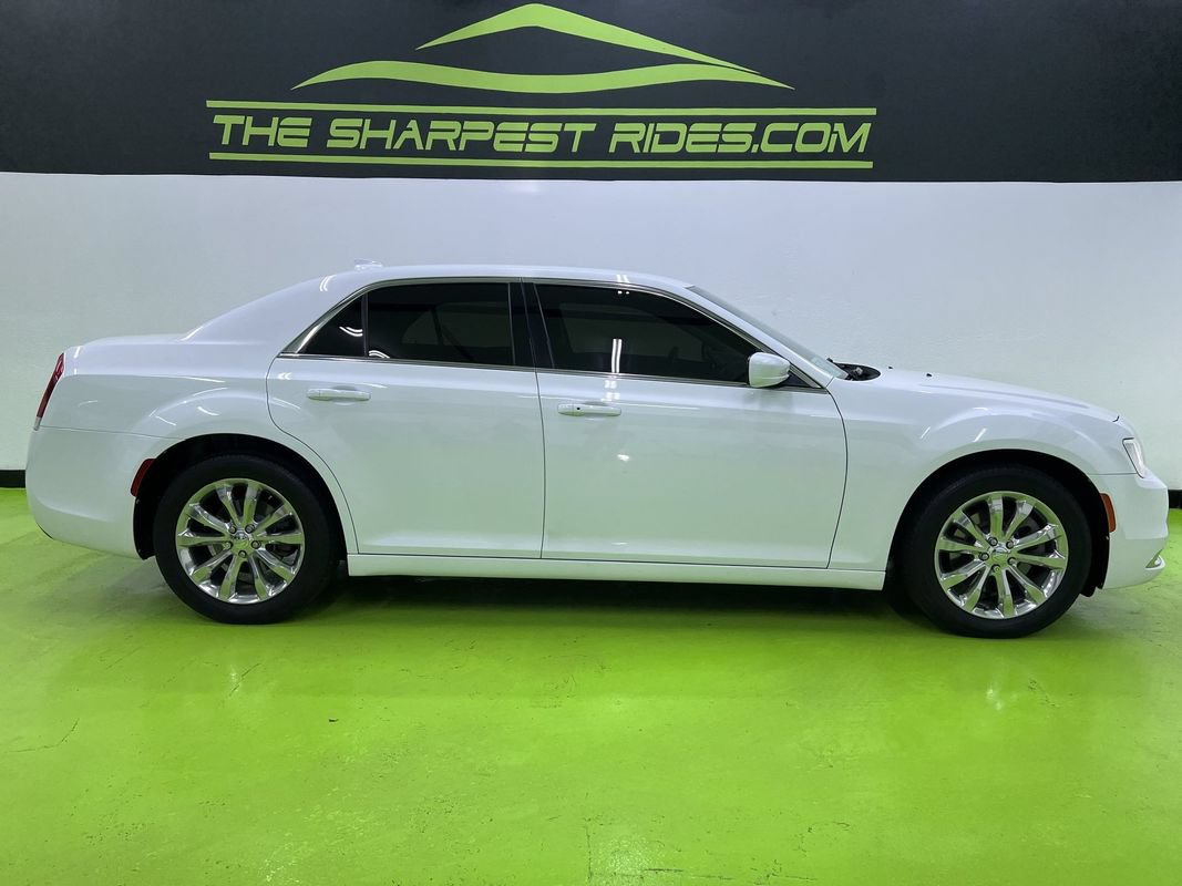Used 2017 Chrysler 300 Limited AWD/4WD image 12