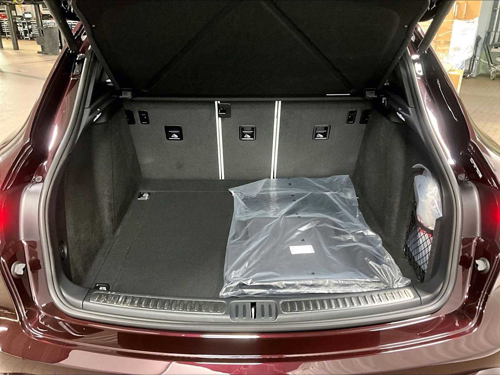 New 2026 Porsche Macan Turbo AWD/4WD image 38