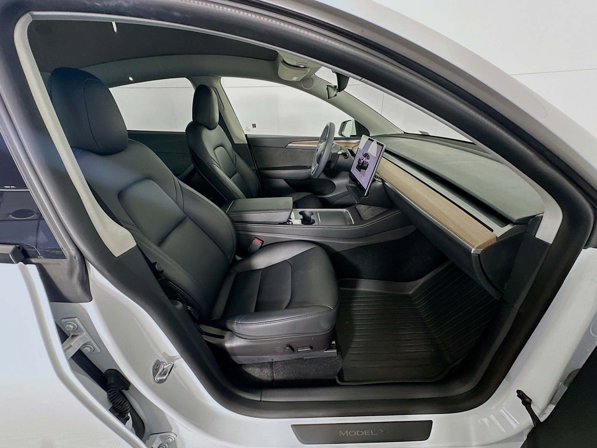 Used 2022 Tesla Model Y Long Range AWD/4WD image 30