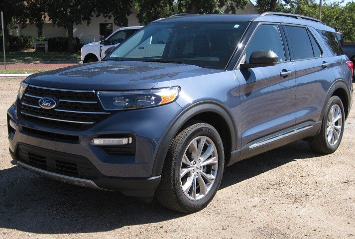 Used 2021 Ford Explorer XLT w/ Equipment Group 202A AWD/4WD image 7