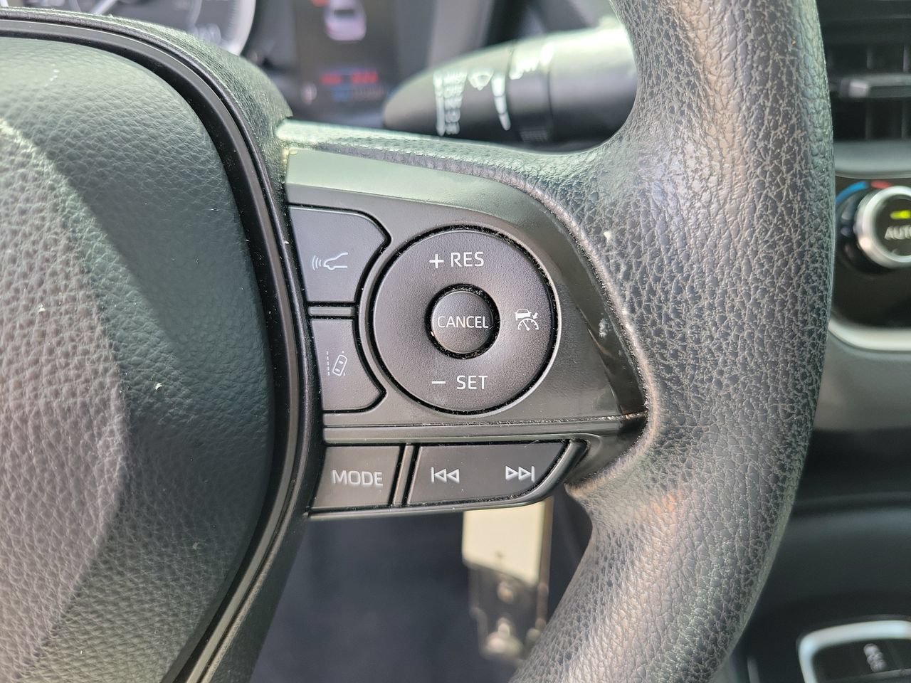 Used 2020 Toyota Corolla LE FWD image 20
