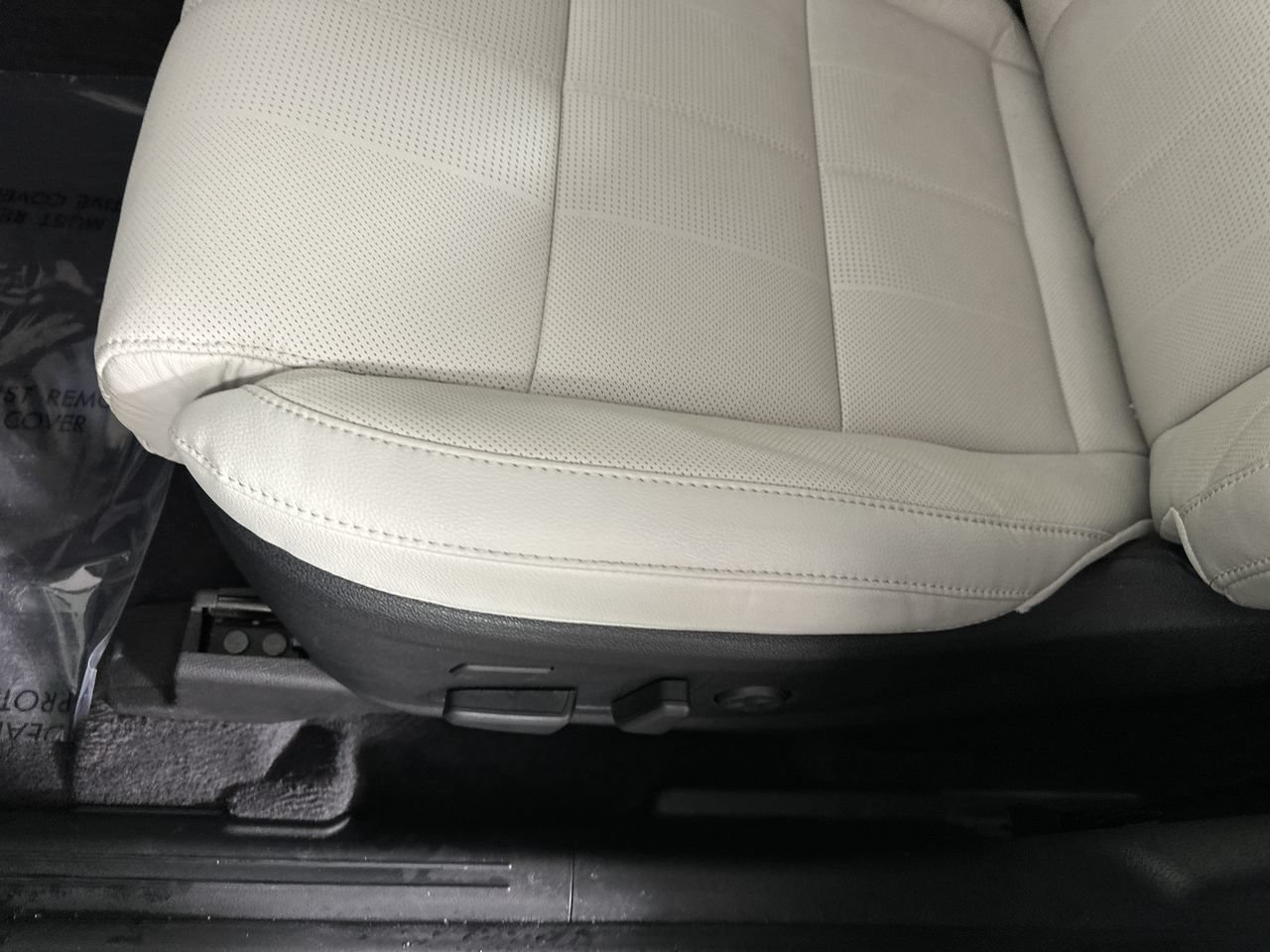 Certified 2025 Kia Telluride SX w/ SX Captain's Chair Package FWD image 4