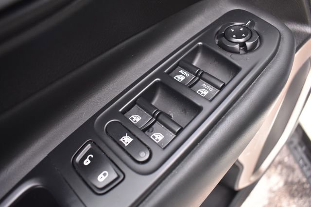 Used 2017 Jeep Renegade Trailhawk AWD/4WD image 21