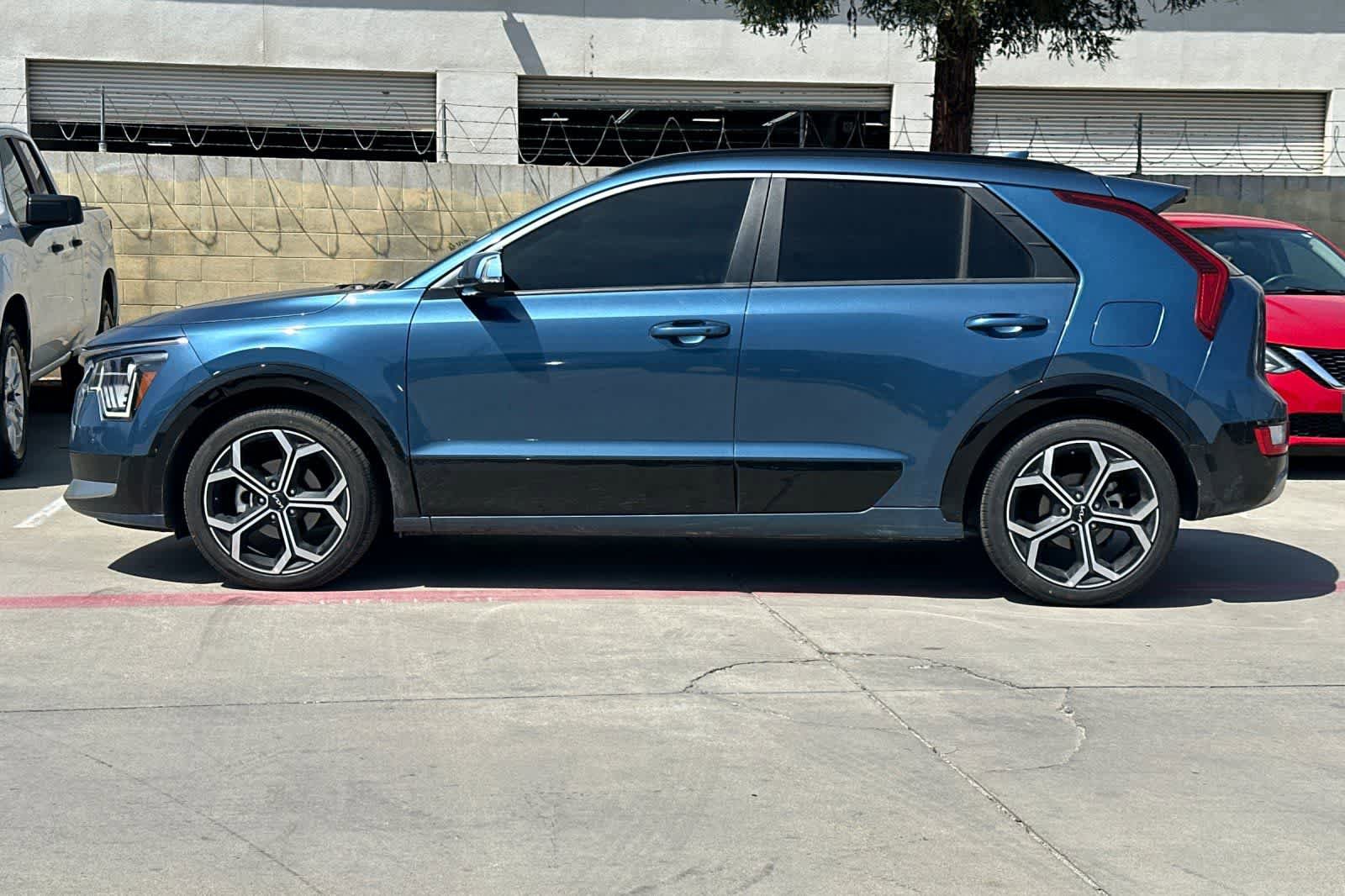 Used 2023 Kia Niro EX Touring FWD image 6