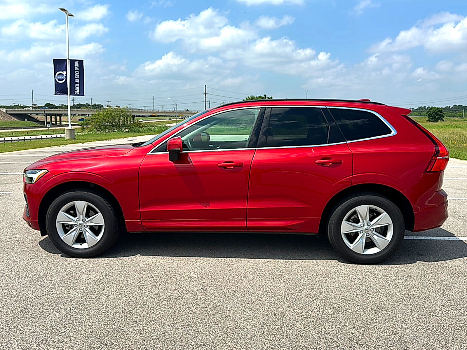 Used 2022 Volvo XC60 B5 Momentum AWD/4WD image 5