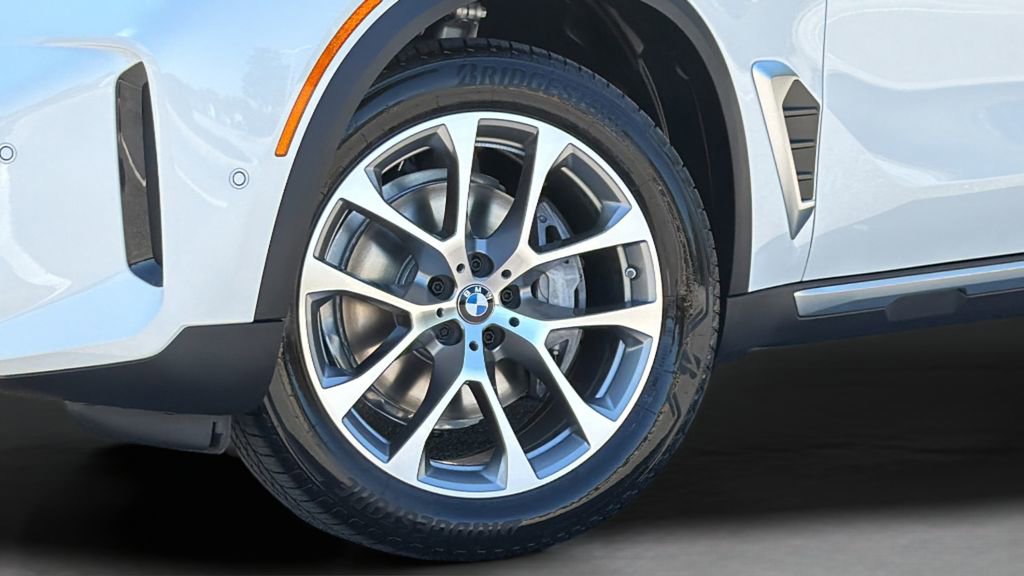 New 2026 BMW X5 xDrive40i w/ Parking Assistance Package image 27