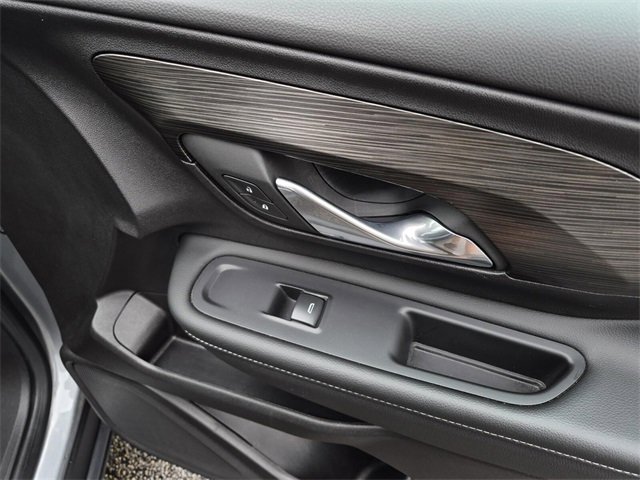 Used 2024 GMC Terrain SLE w/ Driver Convenience Package image 15