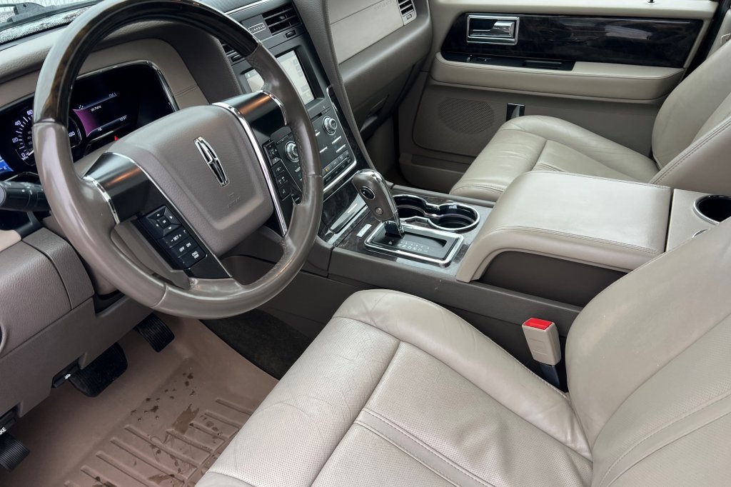 Used 2016 Lincoln Navigator Select image 7