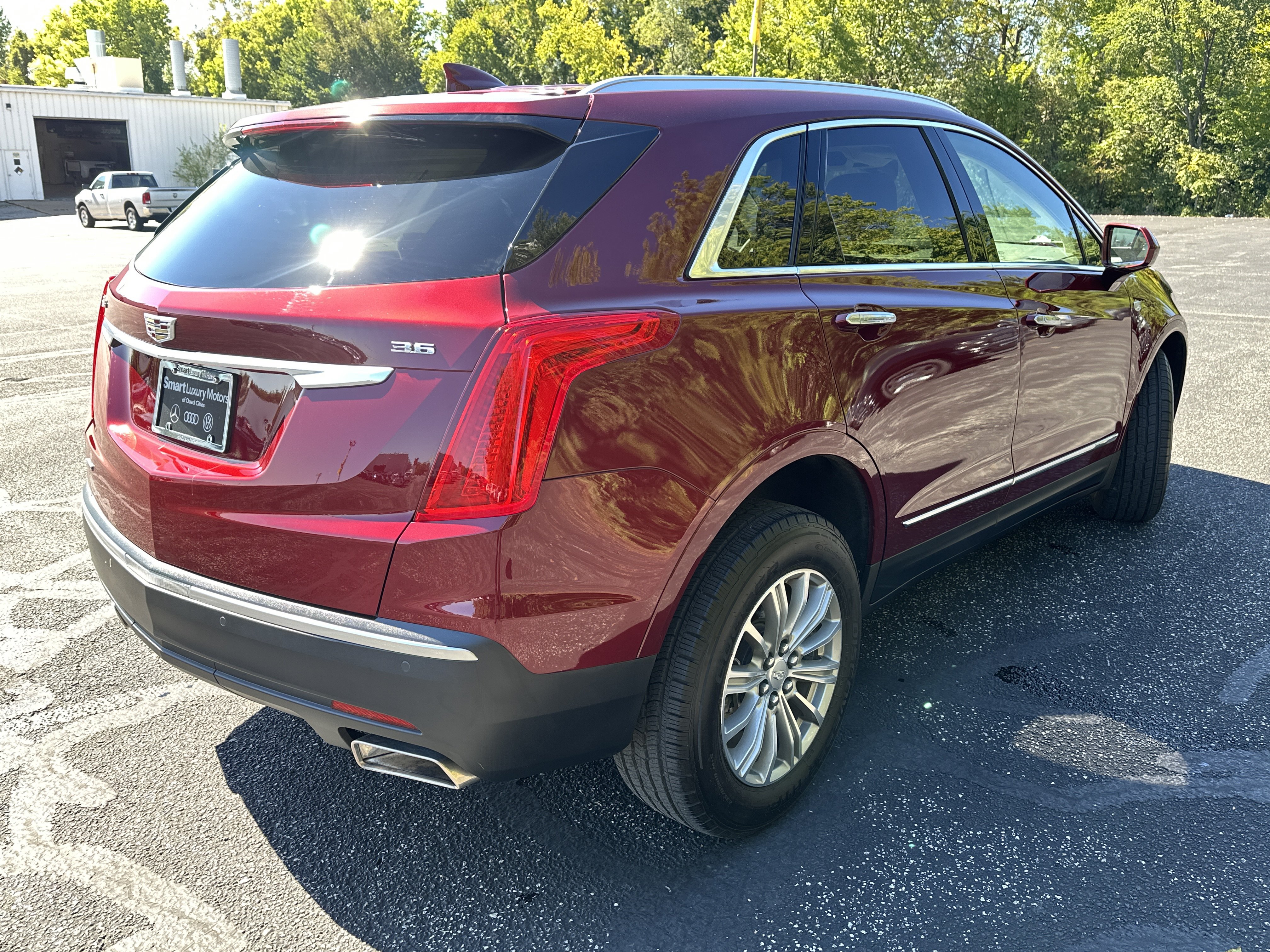 Used 2017 Cadillac XT5 Luxury w/ Driver Awareness Package AWD/4WD image 7