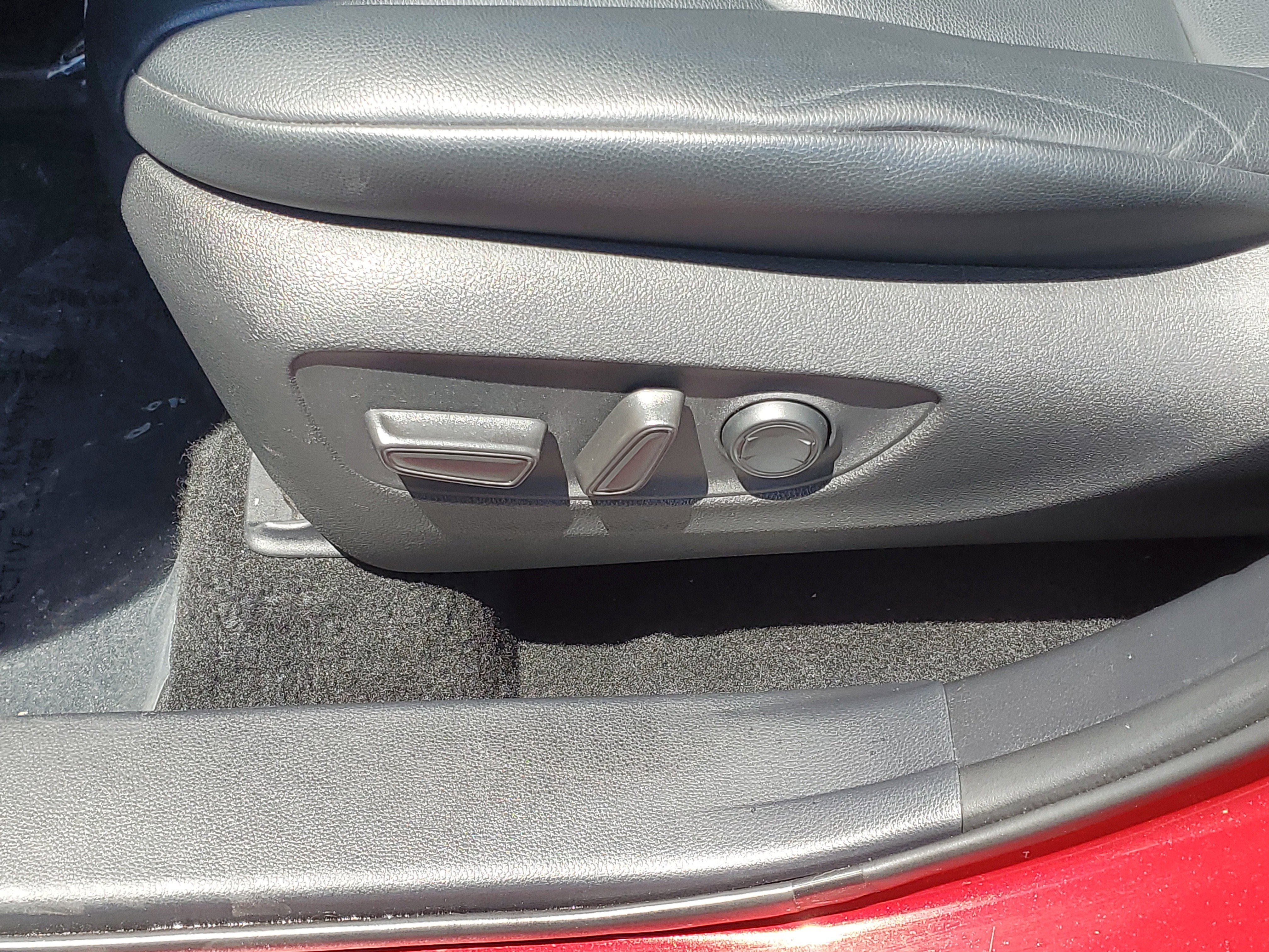 Used 2022 Toyota Highlander XLE FWD image 21