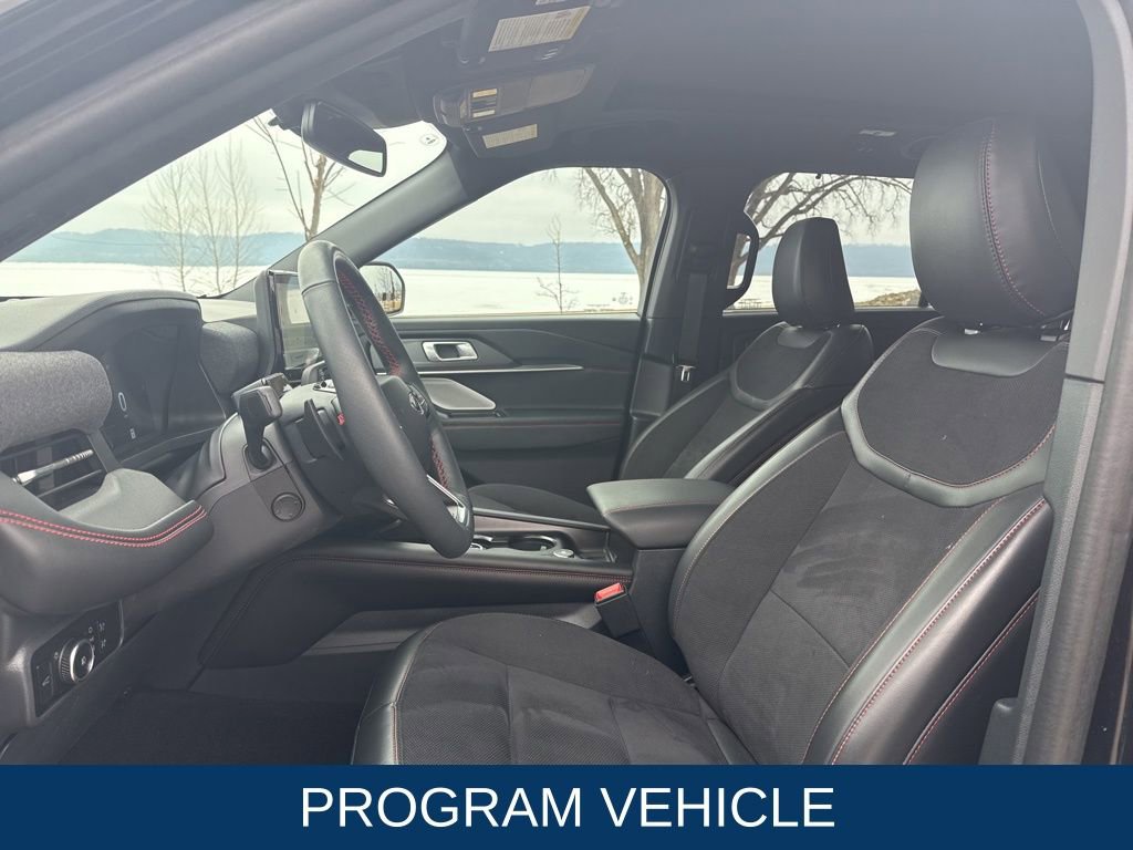 Used 2025 Ford Explorer ST image 9