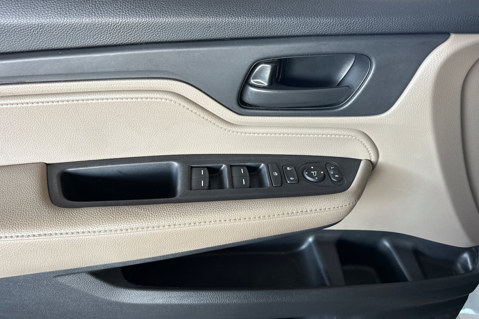 Used 2019 Honda Odyssey EX image 8