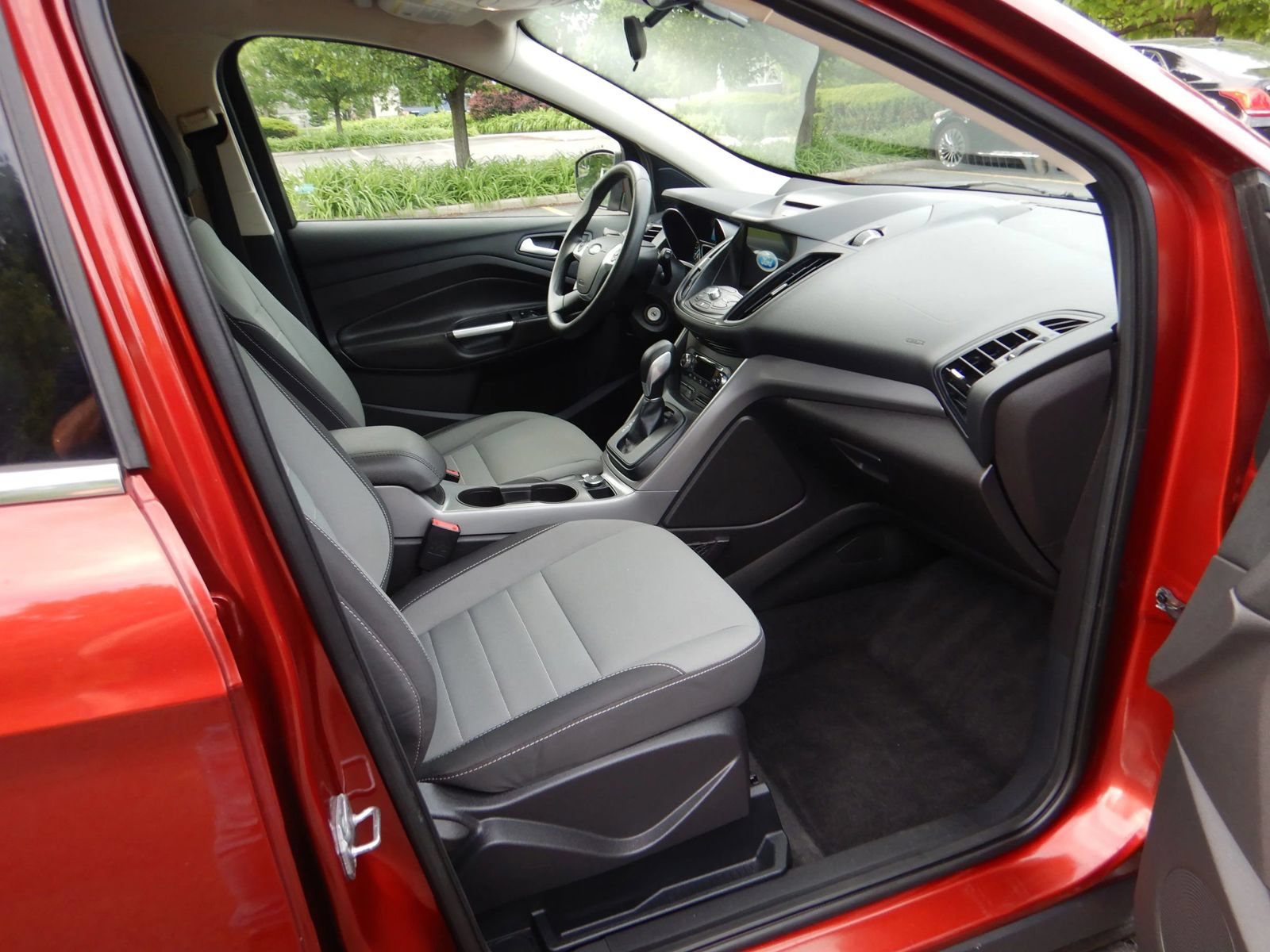 Used 2016 Ford Escape SE w/ Equipment Group 201A AWD/4WD image 18