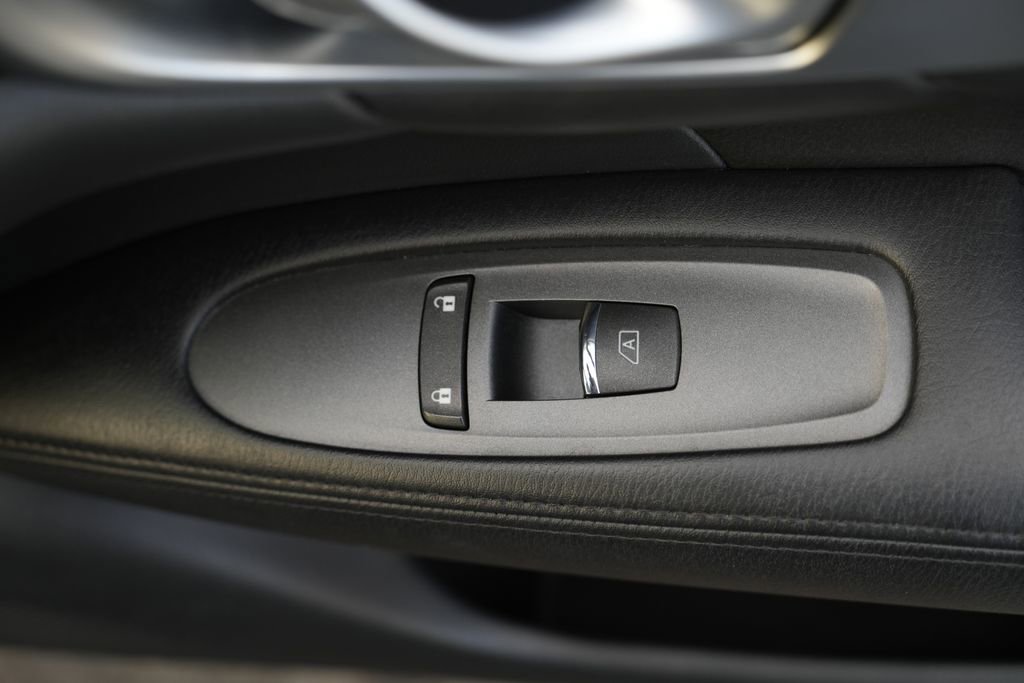 Used 2015 INFINITI Q70 L 3.7 RWD image 35