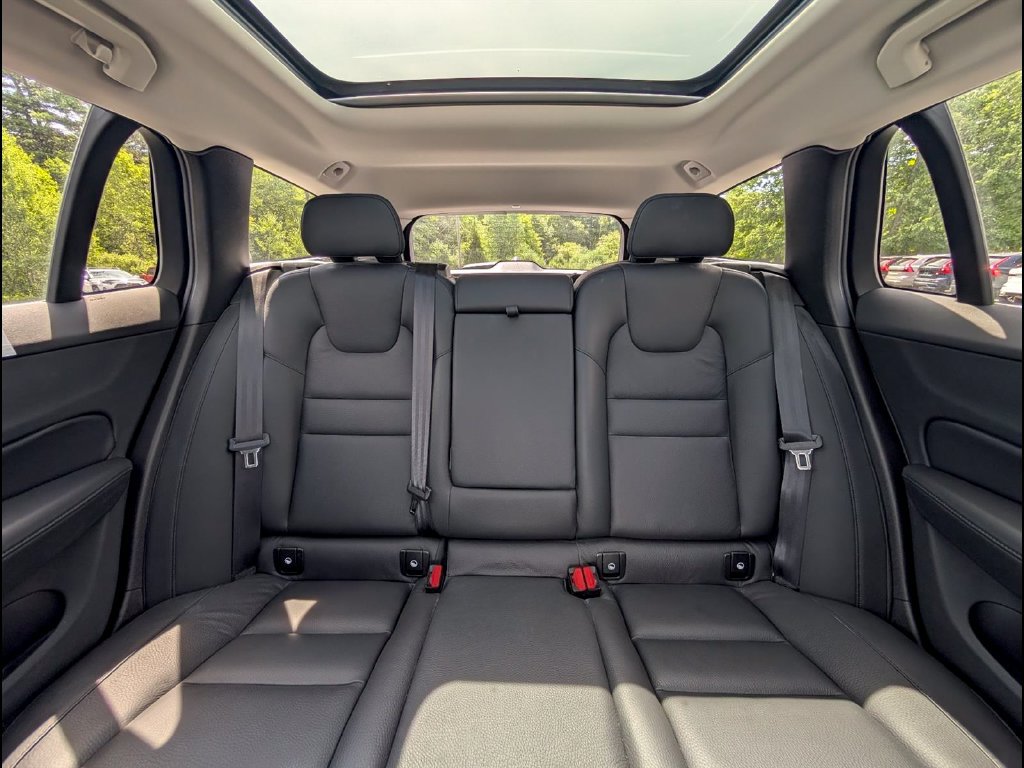 Certified 2025 Volvo V60 B5 Cross Country Plus AWD/4WD image 16