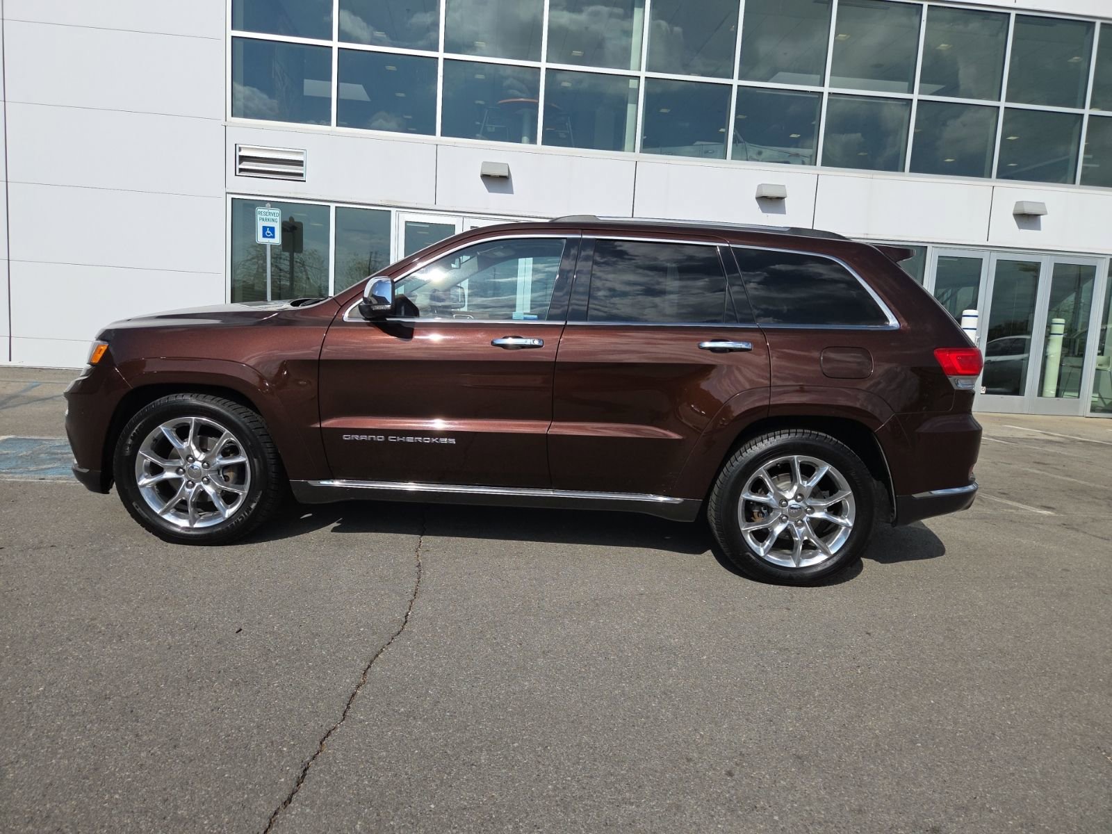 Used 2015 Jeep Grand Cherokee Summit image 11