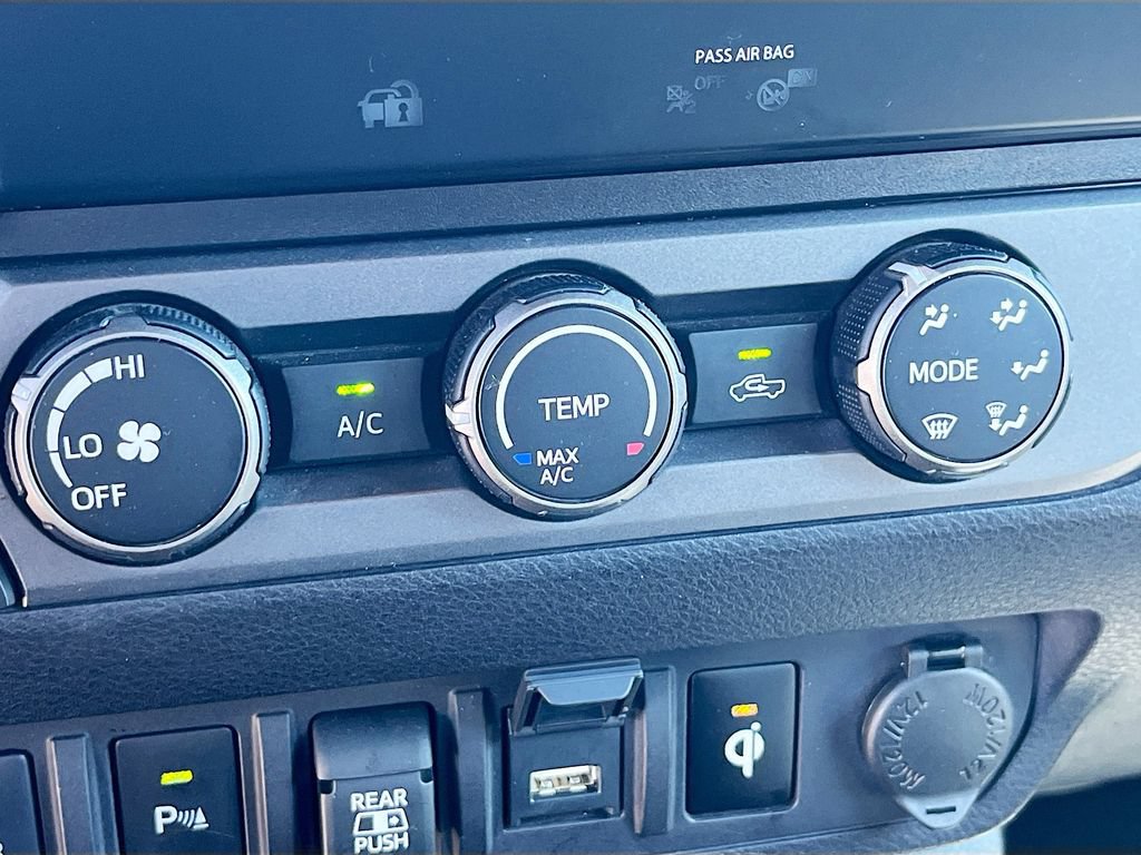 Used 2020 Toyota Tacoma TRD Off-Road w/ Technology Package AWD/4WD image 16