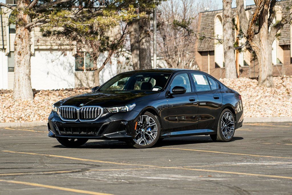Certified 2025 BMW 530i xDrive w/ M Sport Package AWD/4WD image 1