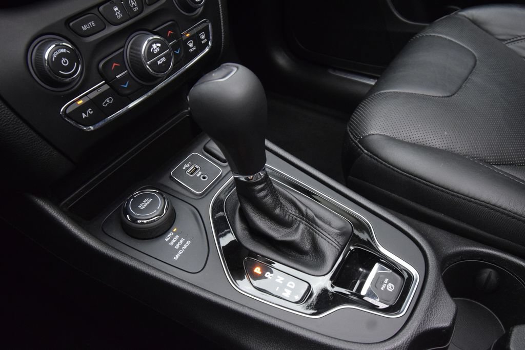 Used 2021 Jeep Cherokee Limited AWD/4WD image 24
