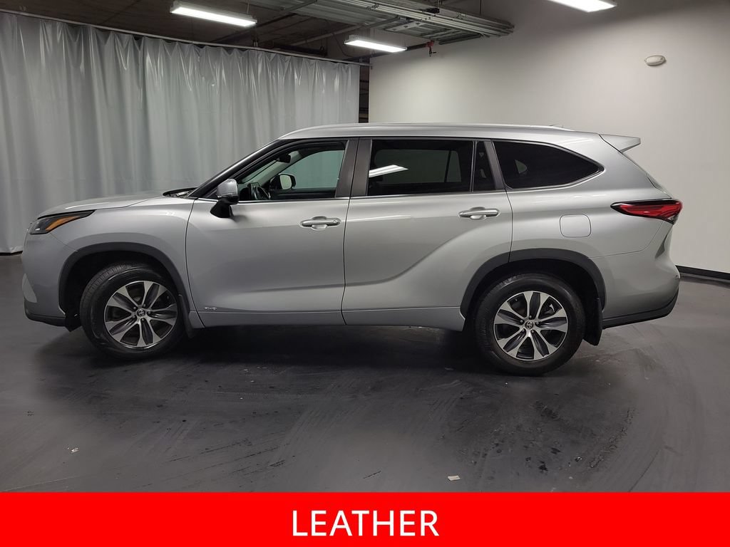 Used 2023 Toyota Highlander XLE AWD/4WD image 5