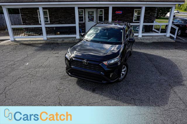 Used 2019 Toyota RAV4 LE image 3